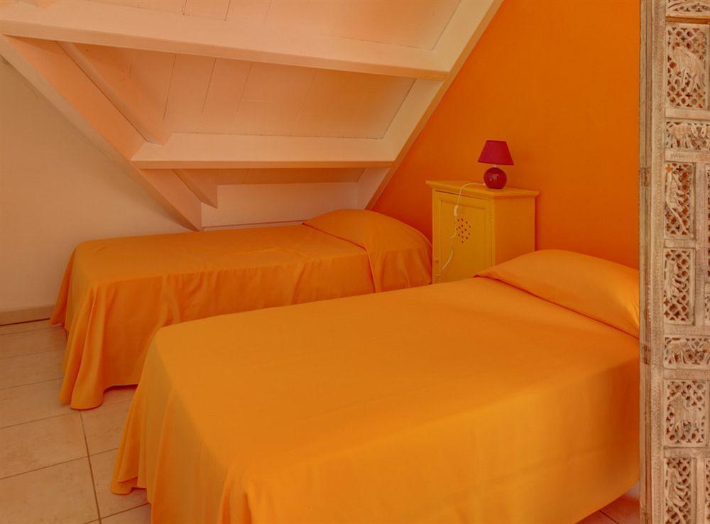 Le Kerveguen Hotel Saint-Gilles-les Bains Eksteriør billede