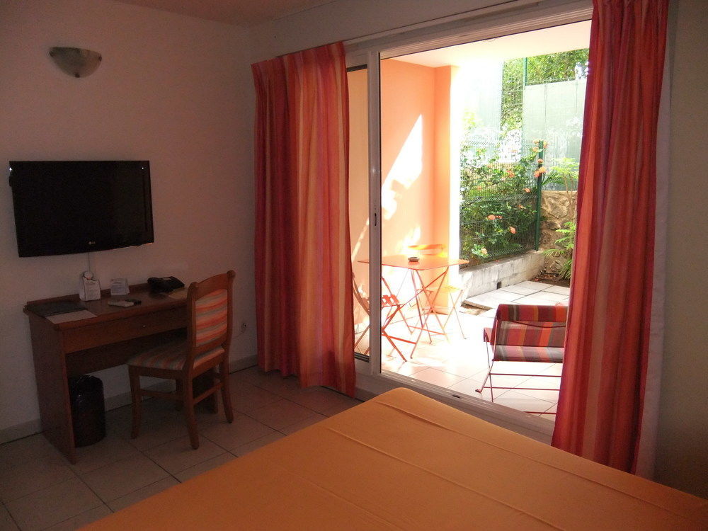 Le Kerveguen Hotel Saint-Gilles-les Bains Eksteriør billede