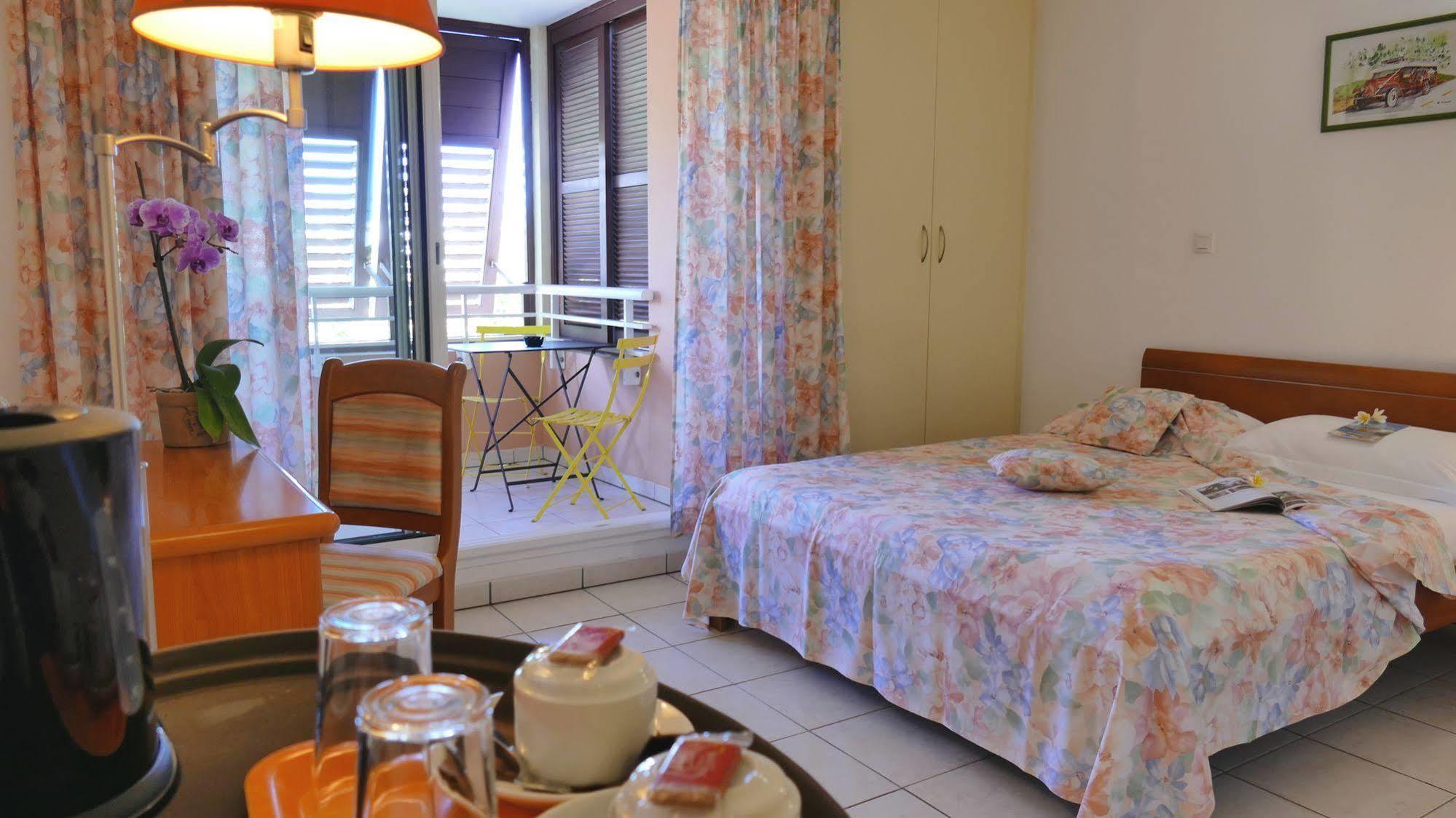 Le Kerveguen Hotel Saint-Gilles-les Bains Eksteriør billede