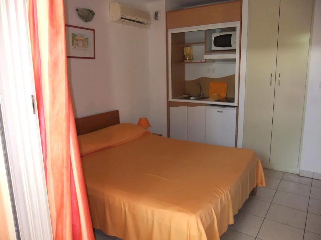 Le Kerveguen Hotel Saint-Gilles-les Bains Eksteriør billede