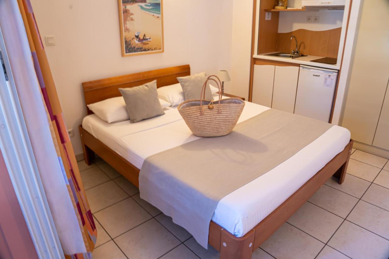 Le Kerveguen Hotel Saint-Gilles-les Bains Eksteriør billede
